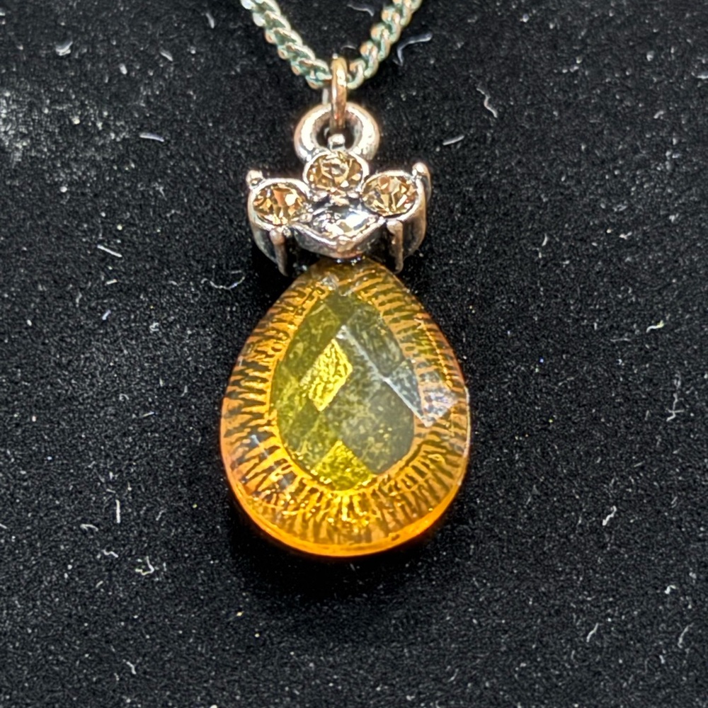 1928 Elegant Amber Teardrop Pendant Necklace